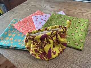 ころんとしたポーチ写真